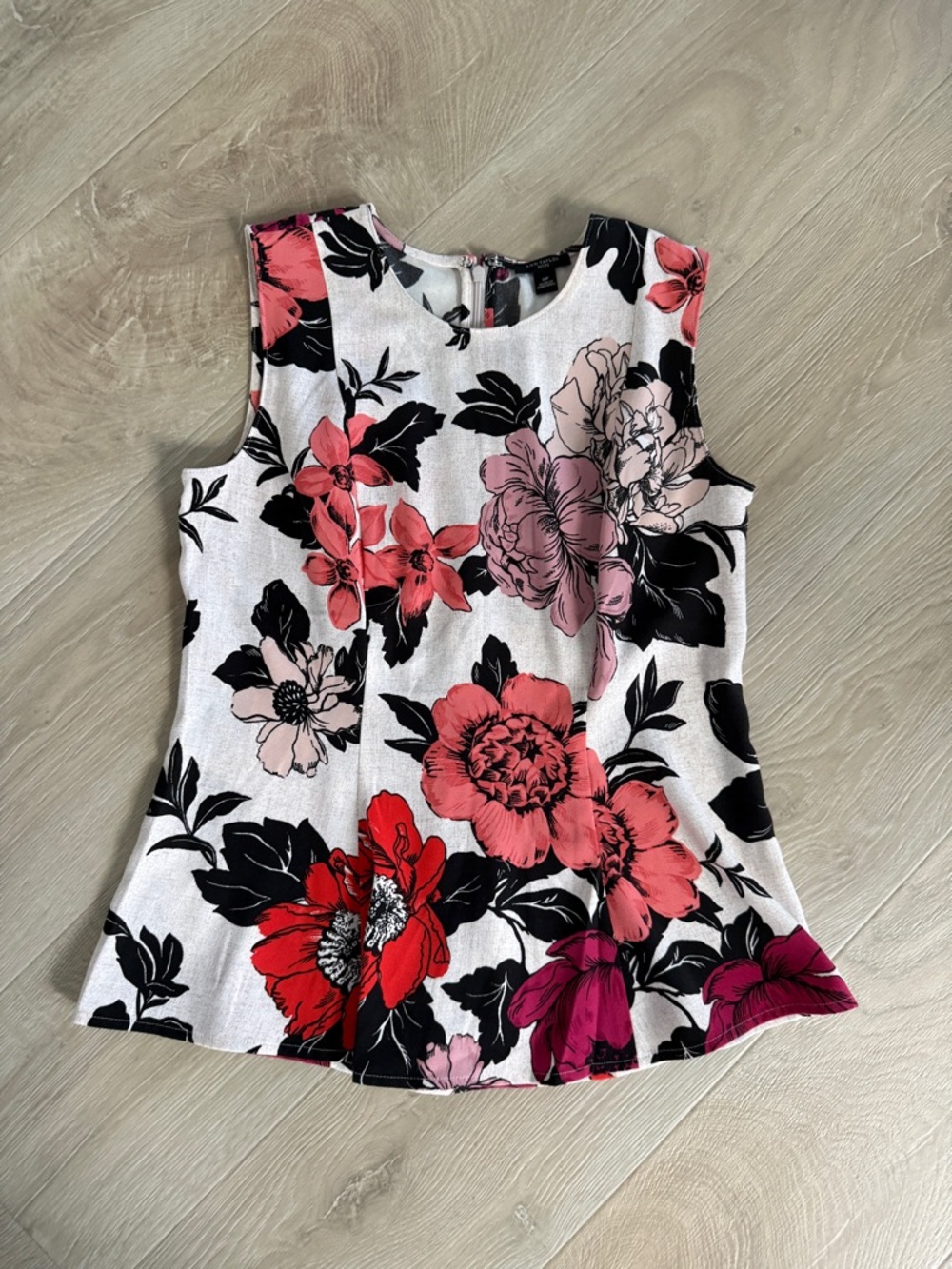 Ann Taylor Petite Floral Tank and shorts matching set in Pink, Red & Black - Picture 2 of 5